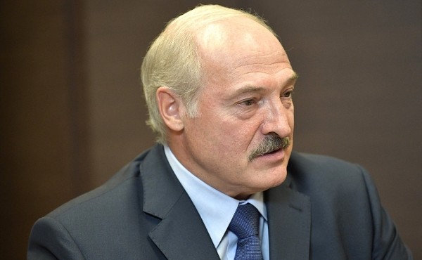 Лукашенко поручил военным применить&raquo;самые жесткие меры для защиты Белоруссии&raquo;