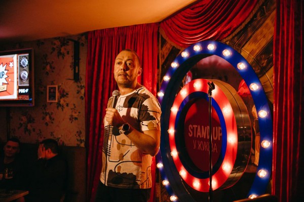 Шоу Fresh Stand-Up с Нидалем в &laquo;Руки ВВерх! Баре&raquo; на Московском