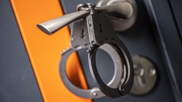 В Петербурге задержали подозреваемого в нападении с ножом на двух мигрантов на остановке