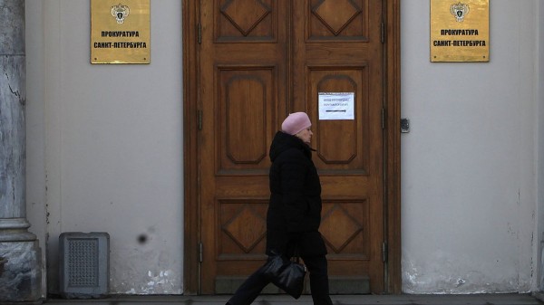 Прокуратура Петербурга разбирается в драке женщины с шестиклассником в батутном центре