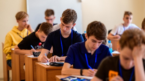 В Петербурге на 141% выросло количество вакансий для школьников В Петербурге на 141% выросло количество вакансий для школьников