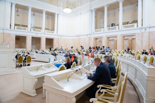 Депутат парламента Петербурга Марина Шишкина решила покинуть пост зампредседателя Депутат парламента Петербурга Марина Шишкина решила покинуть пост зампредседателя