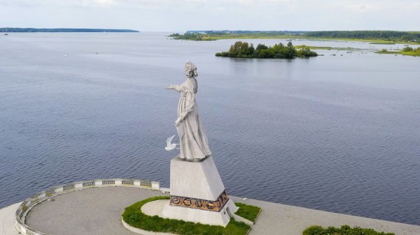 Круиз «Очарование русской провинции» на комфортабельном теплоходе «Ленин» Круиз «Очарование русской провинции» на комфортабельном теплоходе «Ленин»