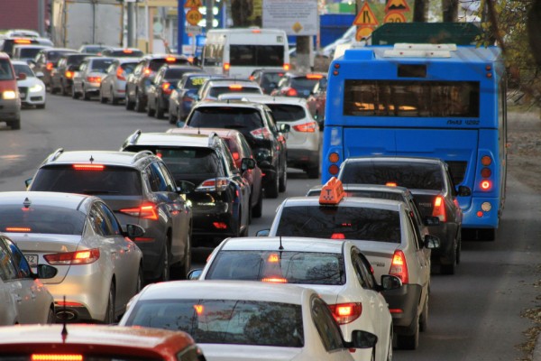 Петербург в четверг сковали восьмибалльные пробки