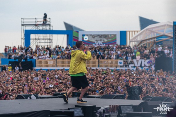 Музыка, движ и роботы: полный гид по VK Fest 2023 в Санкт-Петербурге Музыка, движ и роботы: полный гид по VK Fest 2023 в Санкт-Петербурге