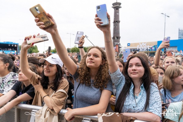 Музыка, движ и роботы: полный гид по VK Fest 2023 в Санкт-Петербурге Музыка, движ и роботы: полный гид по VK Fest 2023 в Санкт-Петербурге