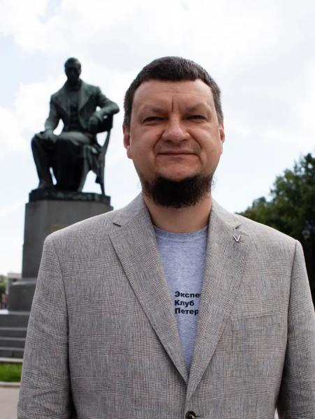 Петербургский внутрипол заслуживает положительную оценку: депутат Стрелков о выступлении Чечиной в ЗакСе