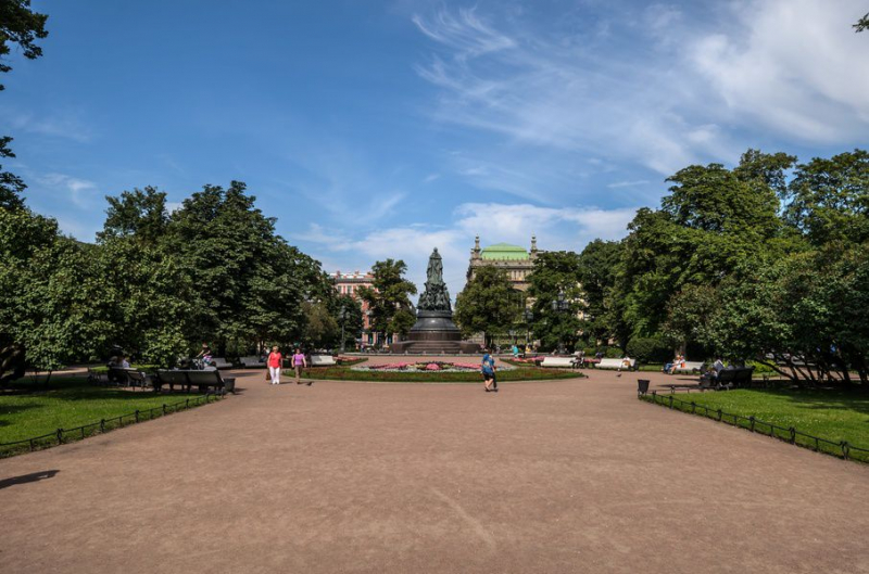 Площадь Островского