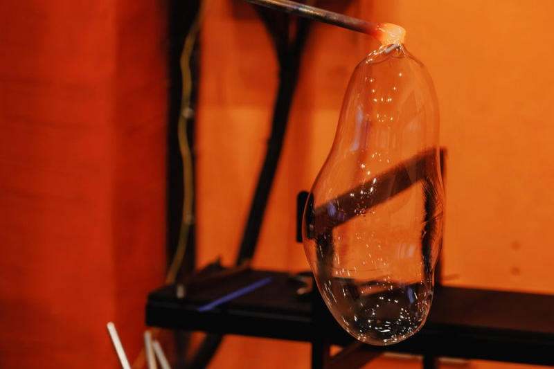 Шоу стеклодува в студии Artista Glass