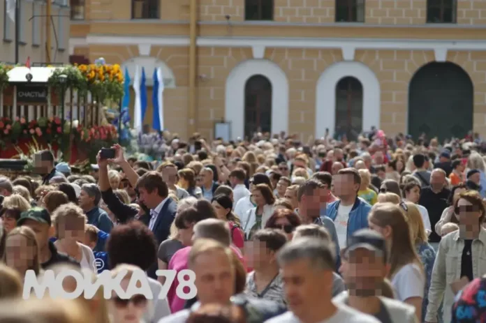 Фестиваль цветов в Петропавловской крепости привлек тысячи посетителей