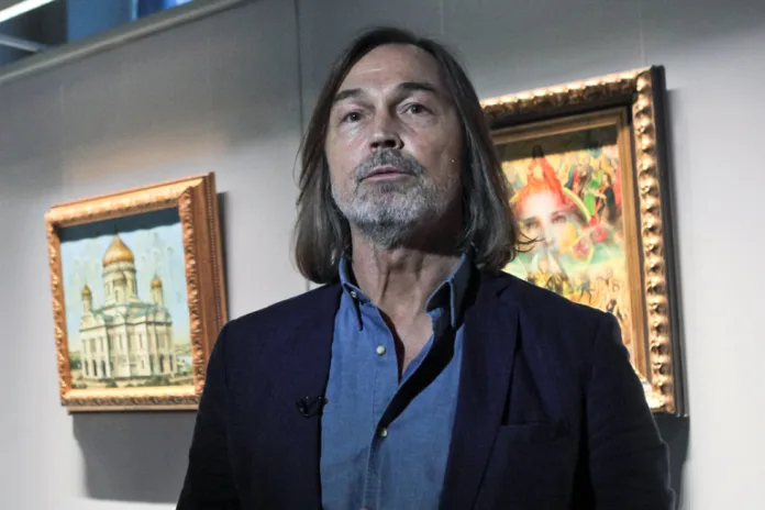 Сафронов создал портрет Маска, символизирующий единство в космосе