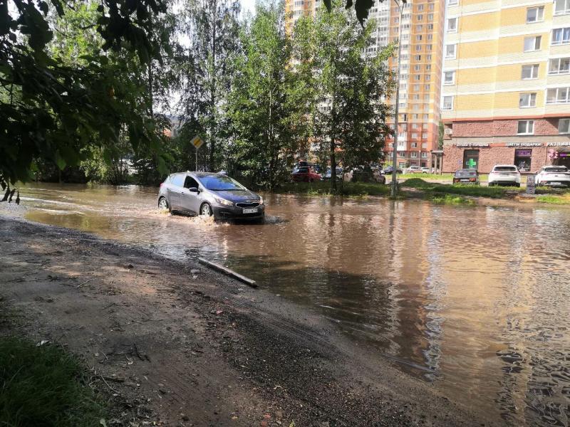 После дождя Полевая-Сабировская улица превратилась в реку