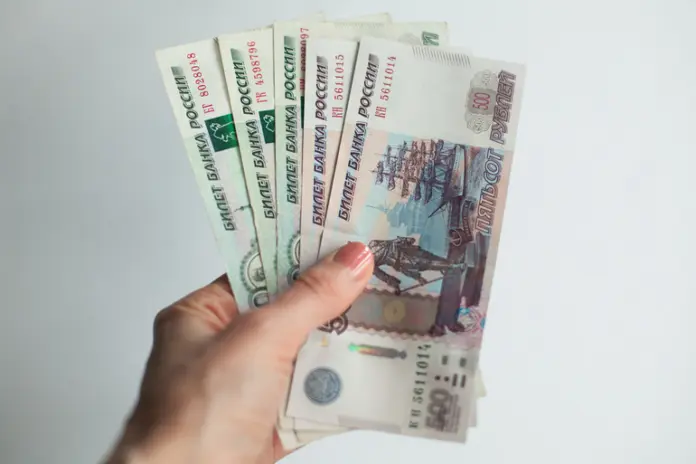 Прокуратура требует компенсацию для упавшей на льду пенсионерки