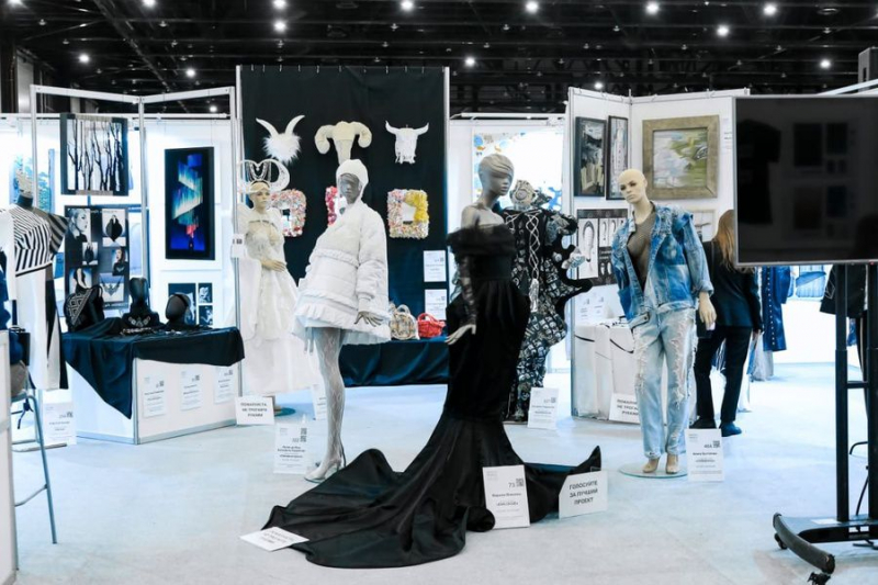 Выставка Her Story Gallery