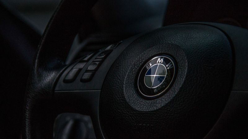 BMW, полицейская машина и трамвай: что известно о ДТП на Политехнической?
