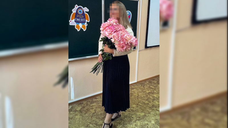 Что известно об учительнице, на которую напал ученик в школе Петербурга?