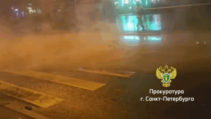 В Петербурге ликвидируют прорыв трубопровода на Маршала Казакова