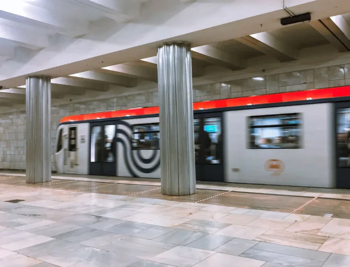 В московском метро мужчину задержали после нападения с кипятком