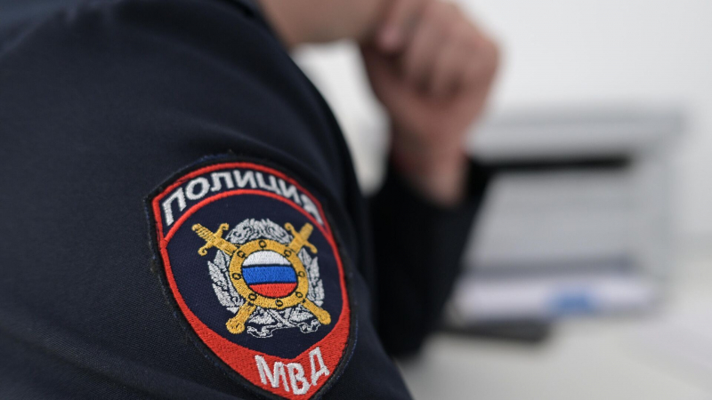 В Петербурге мужчина повредил машину коммунальщиков из-за отключения света