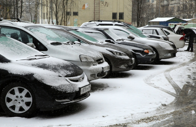 Зависть или злость? Мужчина расстрелял Mercedes соседа по дому в центре Петербурга
