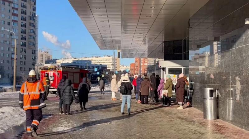 Спасатели эвакуировали 500 человек из-за пожара в ТЦ «Капитолий»