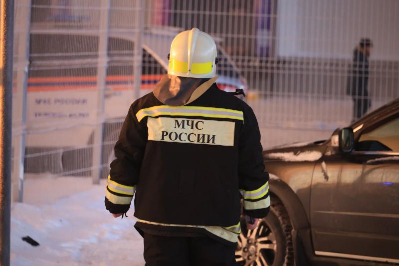 Спасатели вывели детей из горящего дома на Петергофском шоссе
