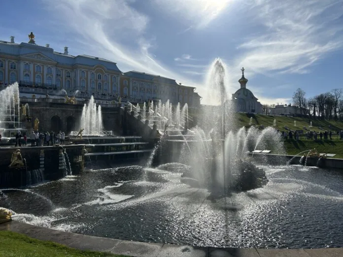 Система фонтанов Петергофа может остаться без воды из-за роста города