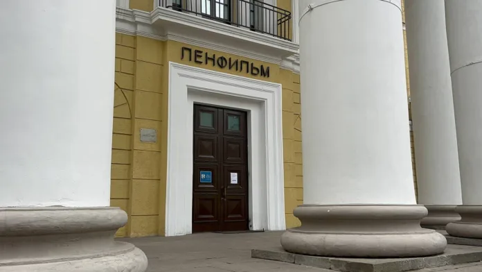 Американскому гостю на студии &laquo;Ленфильм&raquo; показали платье Элизабет Тейлор