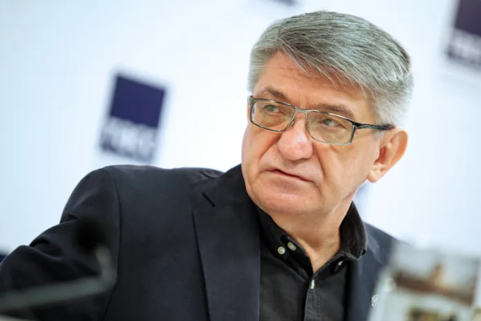 Сокуров попросил Михалкова помочь с прокатом запрещенных фильмов