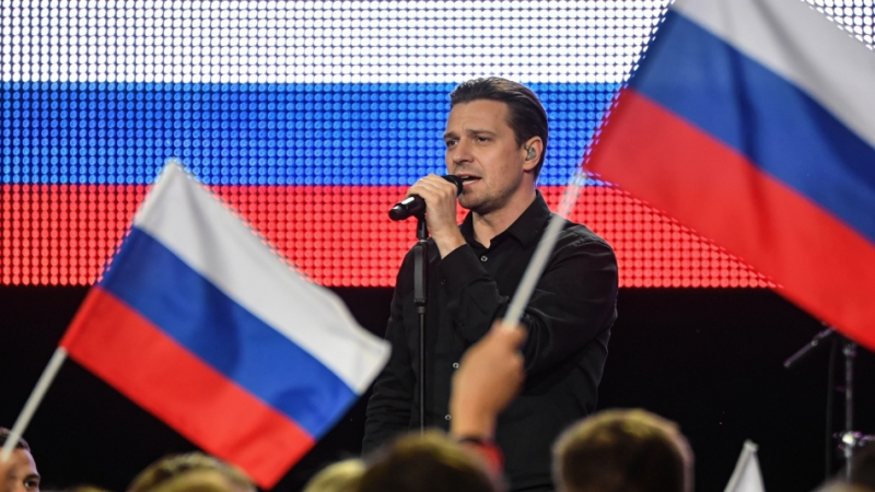 Глеб Викторов удивил публику патриотическим жестом на фестивале Summer Sound x билайн
