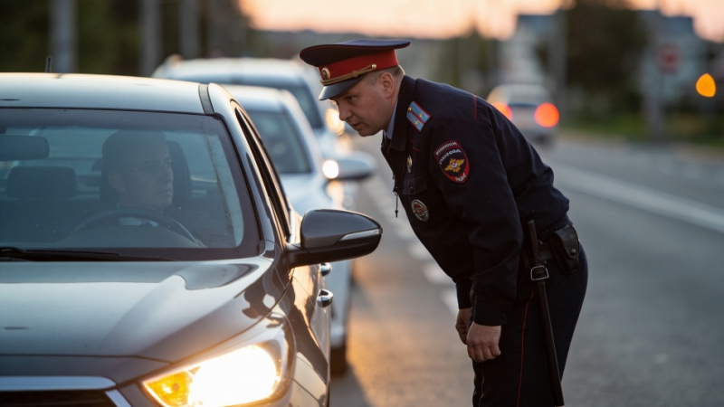 Одних габаритов днем недостаточно: какой свет обязательно включать в дороге, чтобы не получить штраф
